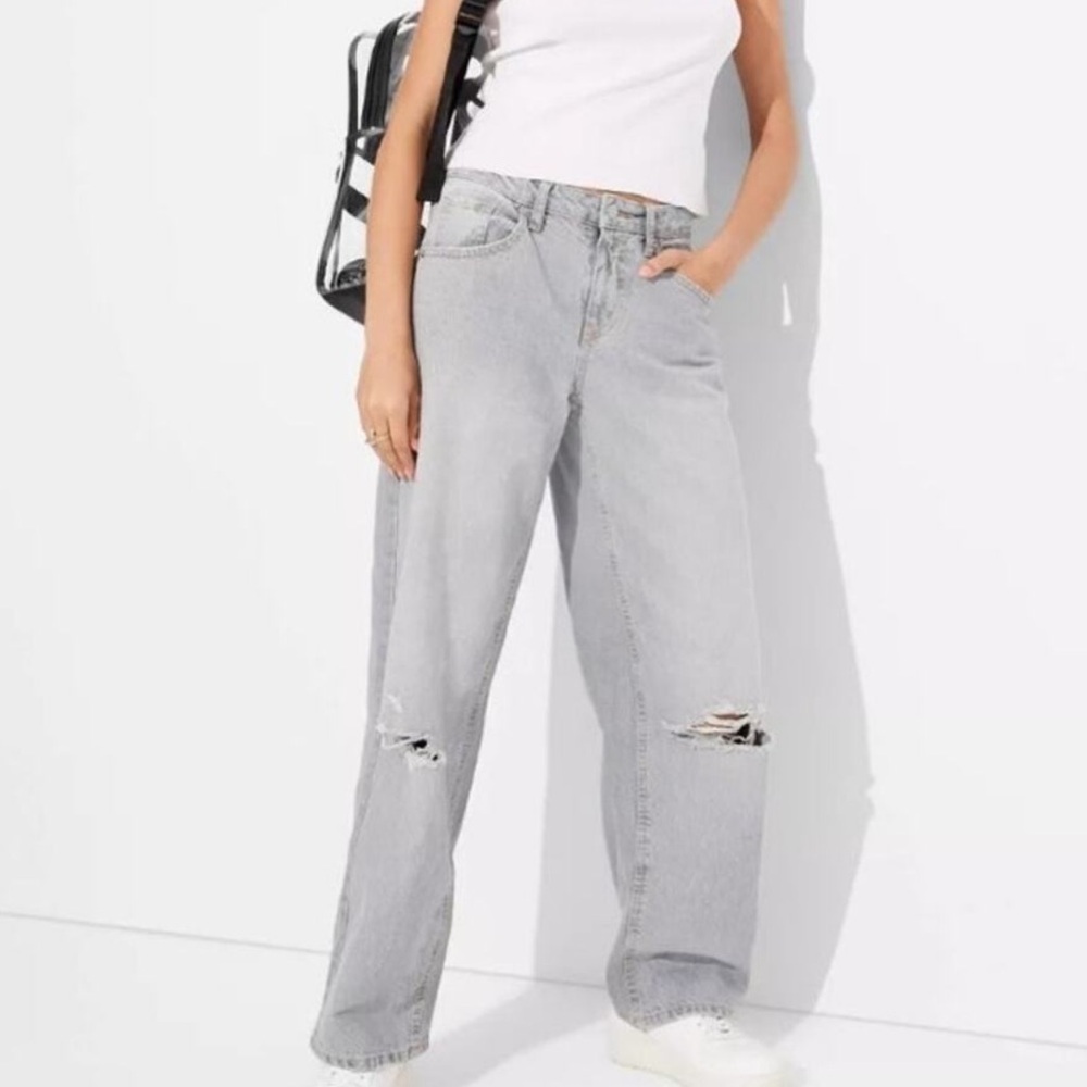 Wild Fable Mid-Rise 90’s Relaxed Straight Leg Jeans Light Gray Distressed Denim